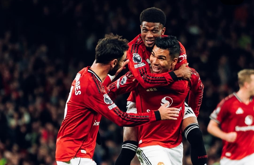 Casemiro, Amad Diallo, Bruno Fernandes ketika merayakan gol ke gawang Brighton.