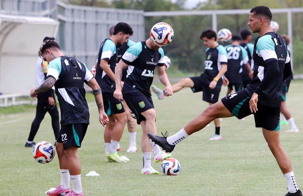 Persebaya latihan.
