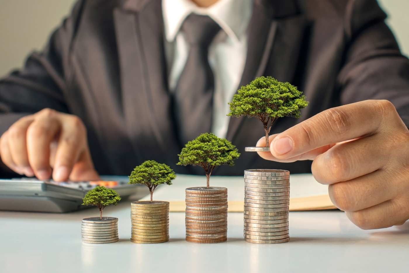INVESTASI: Pahami langkah-langkah kunci untuk memulai investasi jangka panjang.