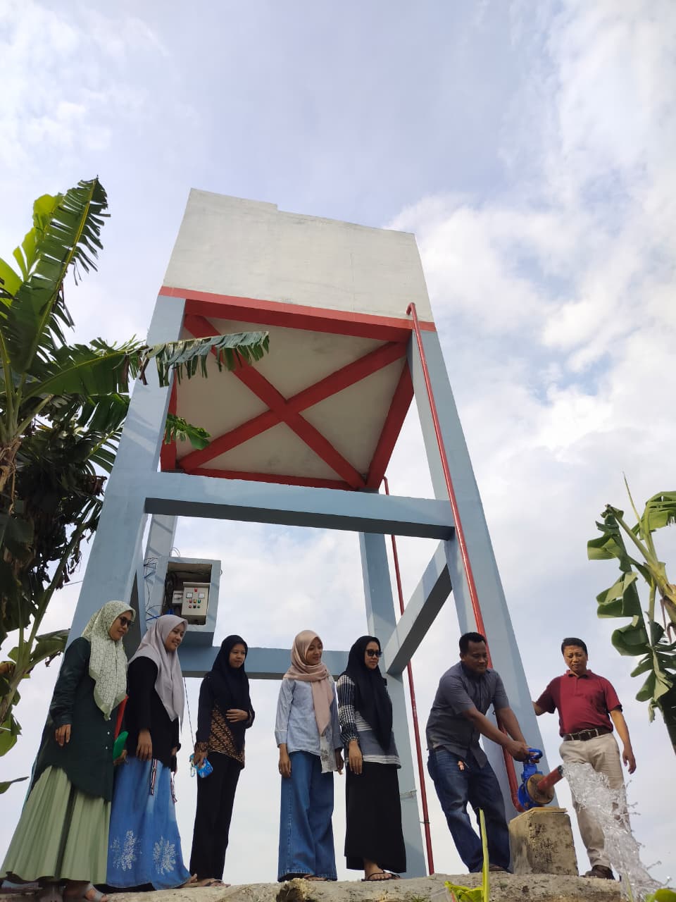 MENGALIR: Tandon air di Desa Jelu. Kecamatan Ngasem mengalir air bersih ke warga, program yang sama juga berlangsung di Desa Bareng, dan Jelu, Kecamatan Ngasem, serta Desa/Kecamatan Gayam