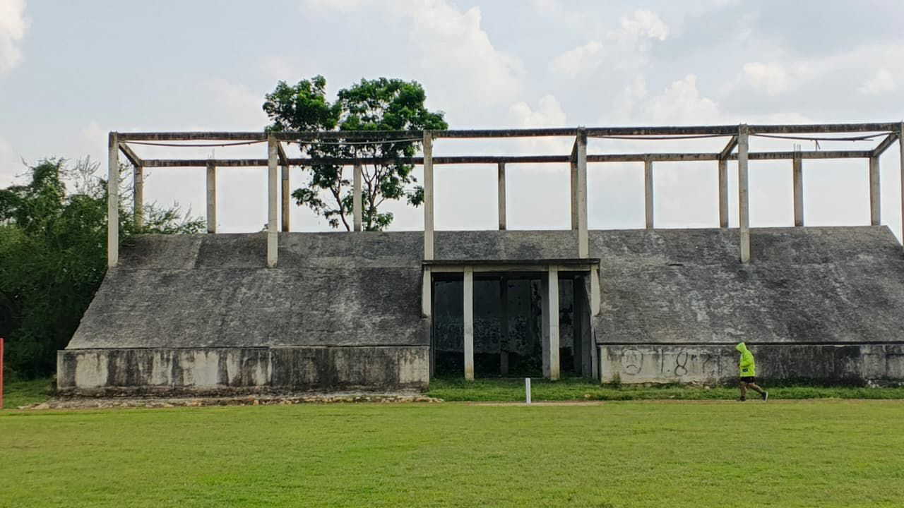 TAK MEMENUHI STANDAR: Kondisi Stadion Kridaloka cukup memprihatinkan.