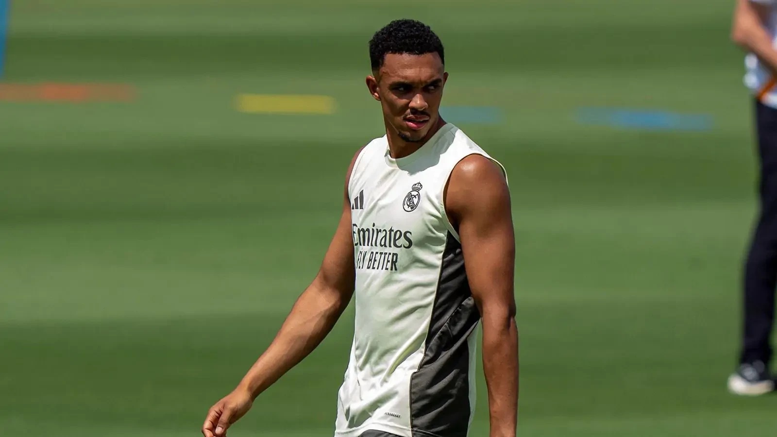 LAGA EMOSIONAL: Trent Alexander-Arnold masih diragukan main berkostum Real Madrid melawan Liverpool di Anfield.