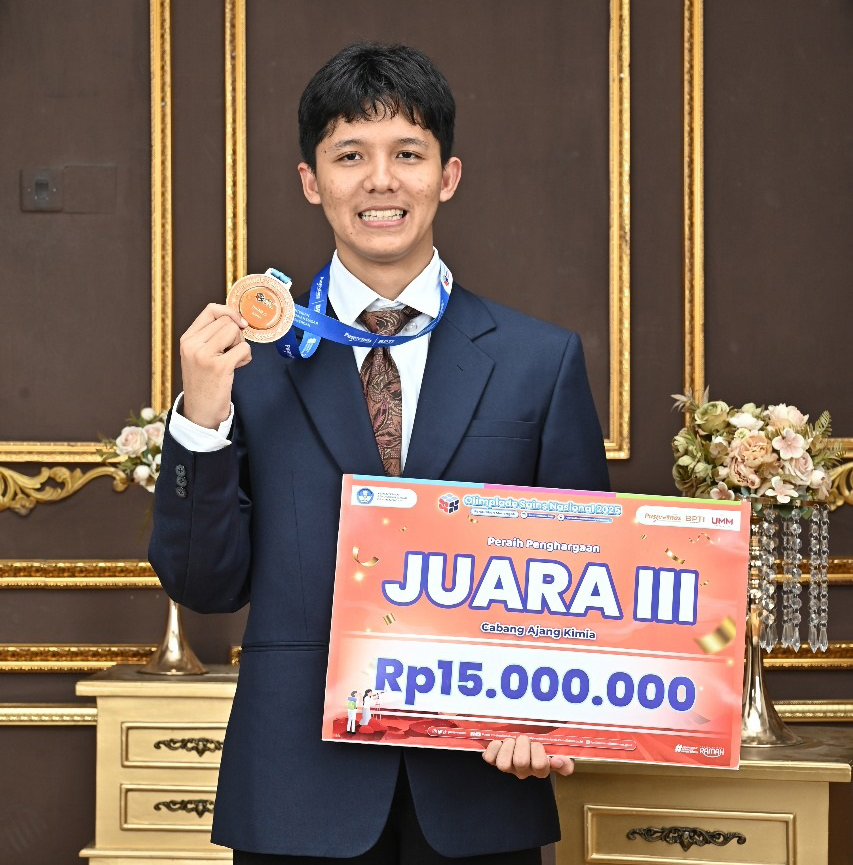 BERPRESTASI: Agus Ubaidillah Alhakim, berhasil membawa pulang medali perunggu OSN Kimia 2025