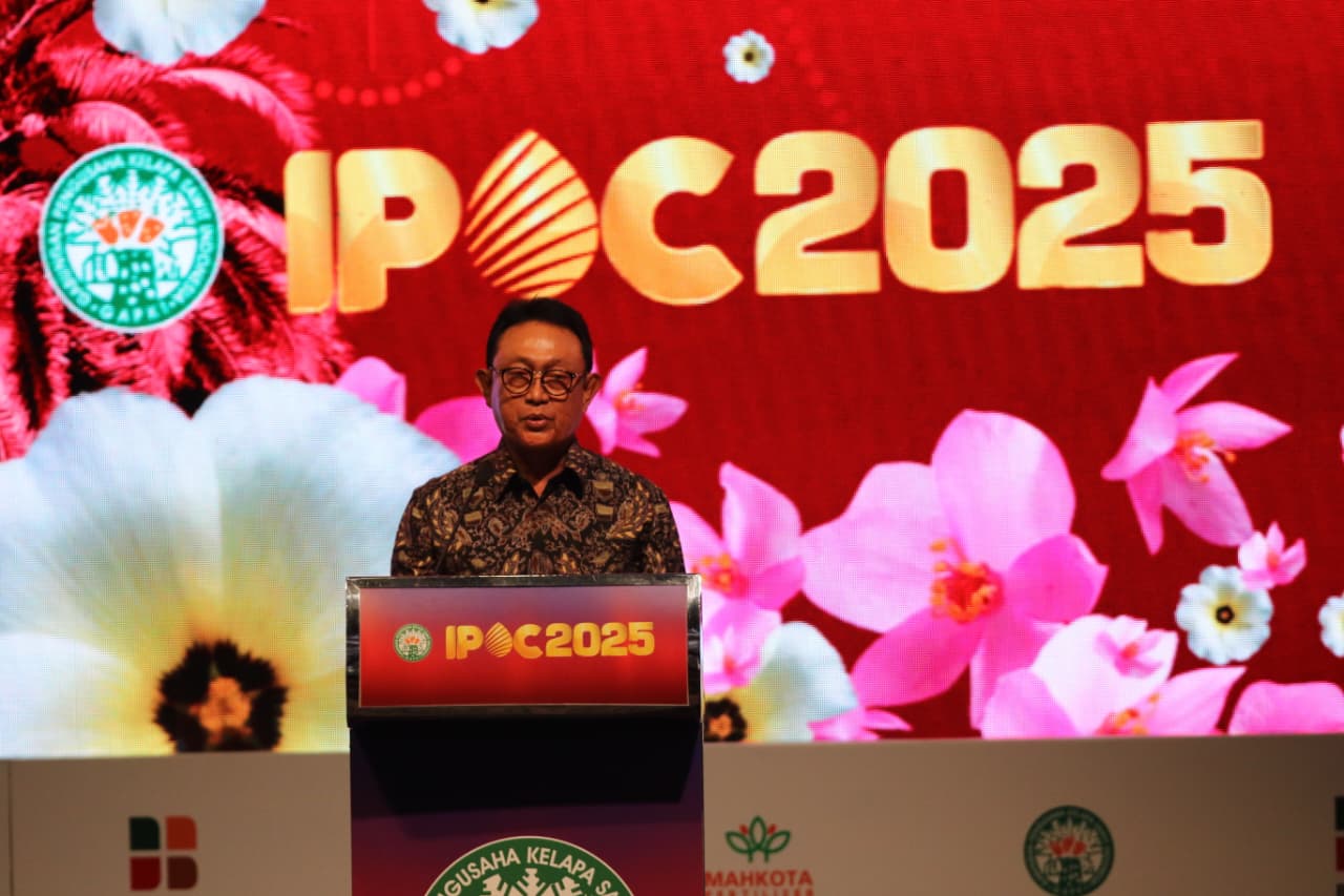 Ketua GAPKI Eddy Martono saat membuka IPOC 2025. (Mifta/Radar&nbsp;Bali)