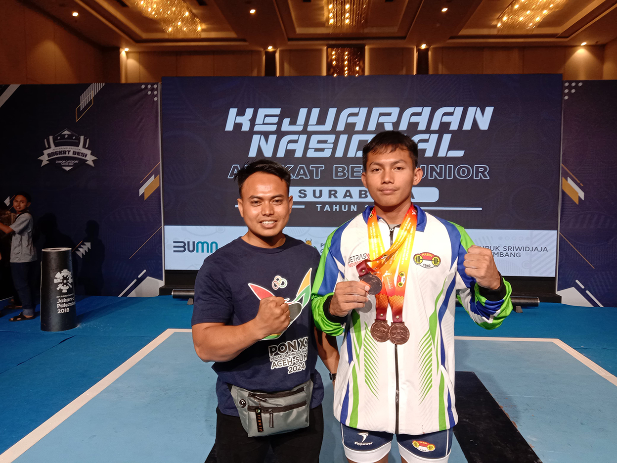 ANTARKAN JUARA: M. Fauzan berhasil mengantarkan atlet angkat besi Bojonegoro meraih prestasi di berbagai kejuaraan.