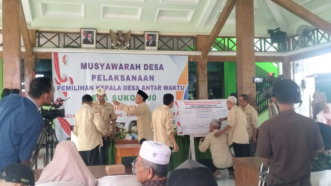 GAGAL MUFAKAT: Panitia Pilkades PAW Sukorejo gagal menggelar dengan sistim musyawarah mufakat, terpaksa voting yang dimenangkan politikus PPP.