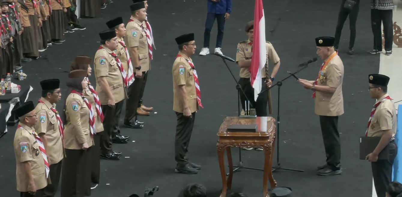 PELANTIKAN:  Kwarda Gerakan Pramuka Jawa Timur Arum Sabil saat melantik Majelis Pembimbing Cabang, Kwartir Cabang, dan LPK Gerakan Pramuka Bojonegoro Masa Bakti 2025-2030 dan Pramuka Cabang Garuda