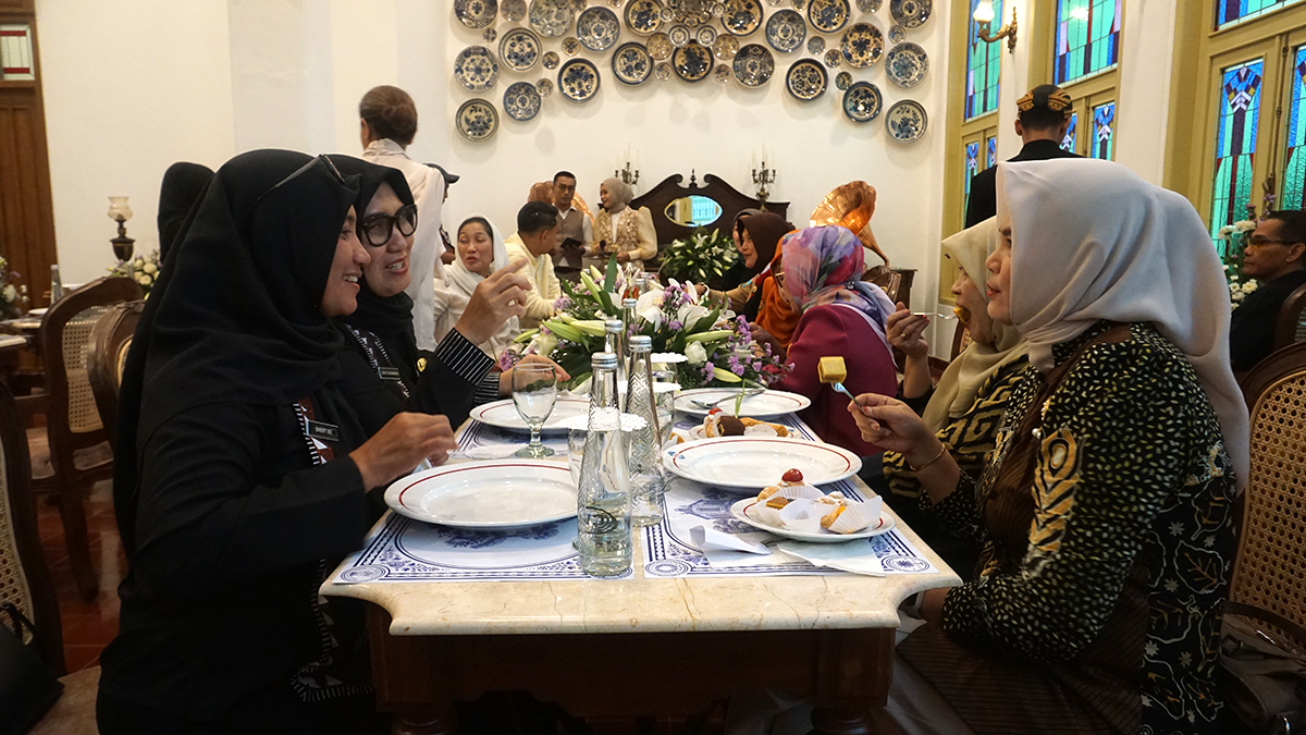Bistro Tjap Njonja mengusung estetika klasik zaman kolonial yang dapat dimanfaatkan oleh pemuda Bojonegoro sebagai wahana produksi kreatif. (YUAN EDO/RADAR BOJONEGORO)