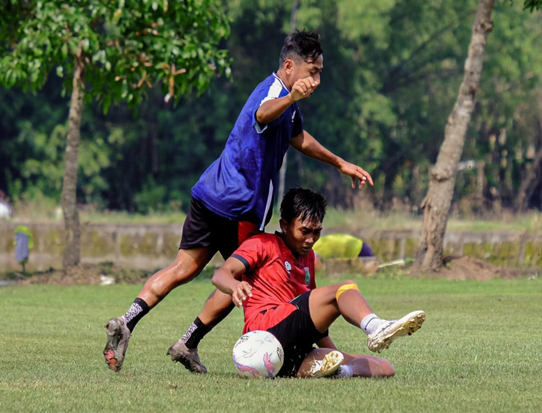 LAUNCHING: Skuad Persibo menjalani latihan jelang keberangkatan ke Solo. The Giant Killer dijadwalkan launching besok Selasa (25/11) dan langsung bertolak ke Solo