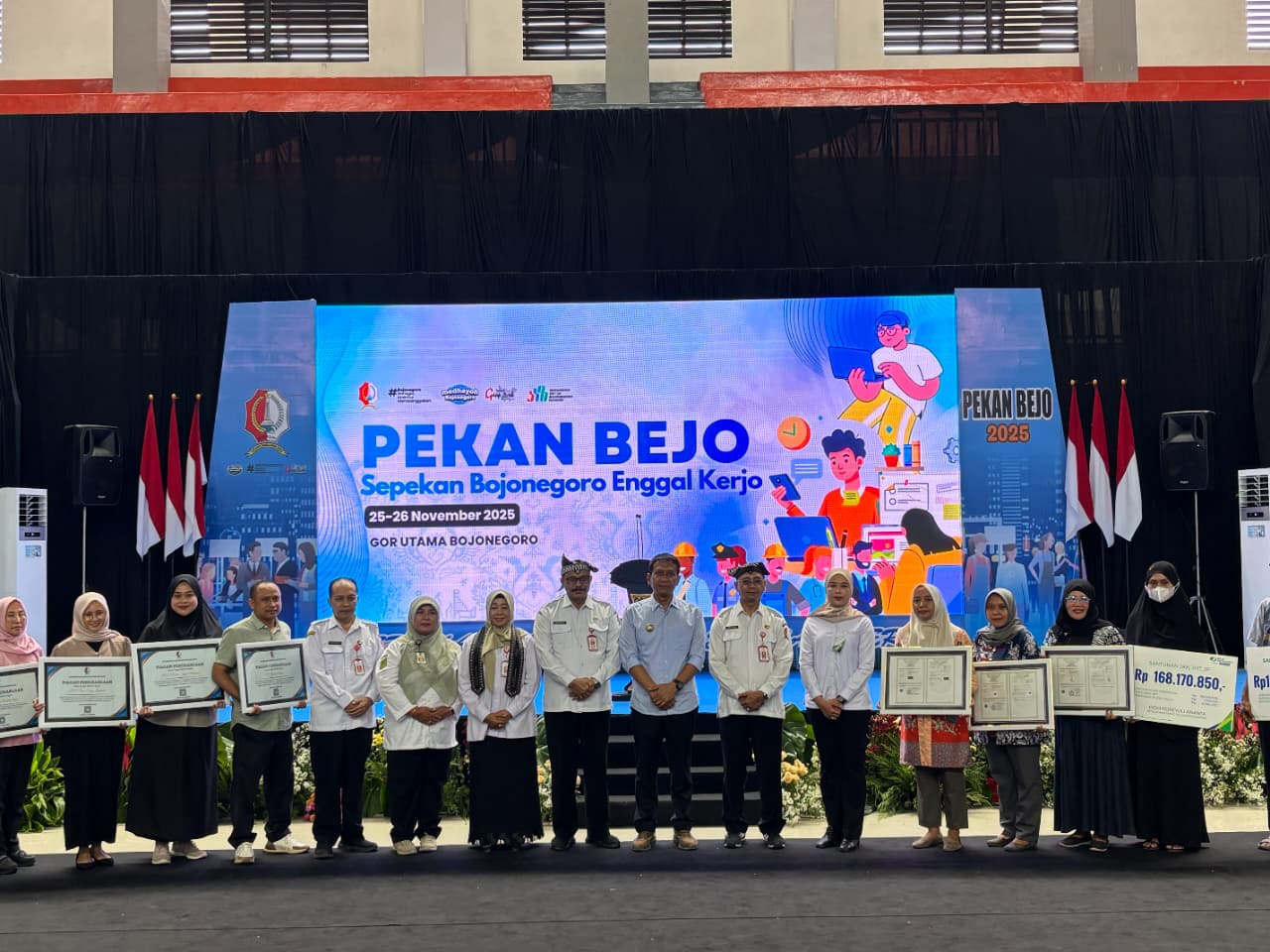 JOB FAIR: Bupati Bojonegoro Setyo Wahono membuka Bursa Kerja atau Job Fair yang di GOR Utama Bojonegoro, kemarin (26/11).
