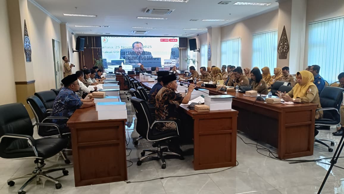 BAHAS ANGGARAN: DPRD dan Pemkab Bojonegoro membahas APBD Bojonegoro. Diharapkan serapan anggaran tidak menumpuk di akhir tahun, dan langganan silpa.