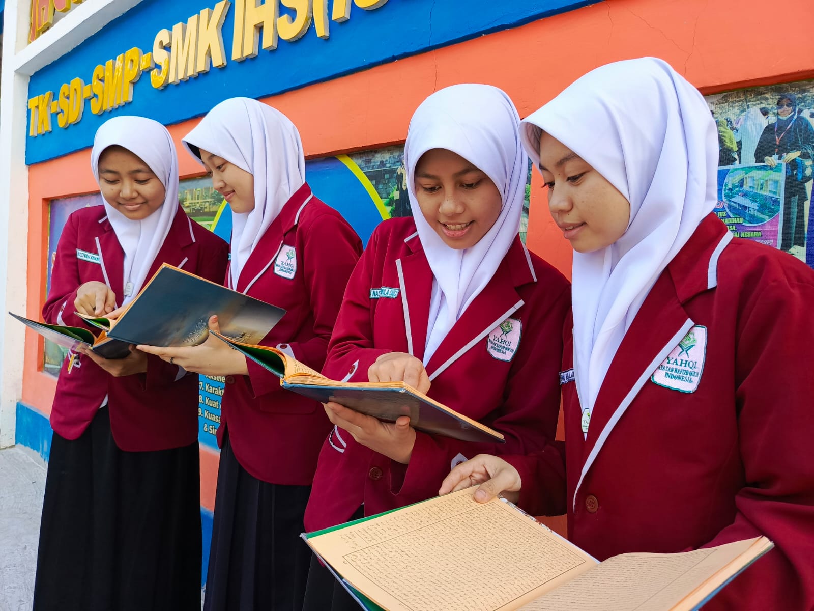 Santri pondok pesantren YAHQI, Desa Ngasem, Kecamatn Ngasem, Kabupaten Bojonegoro.