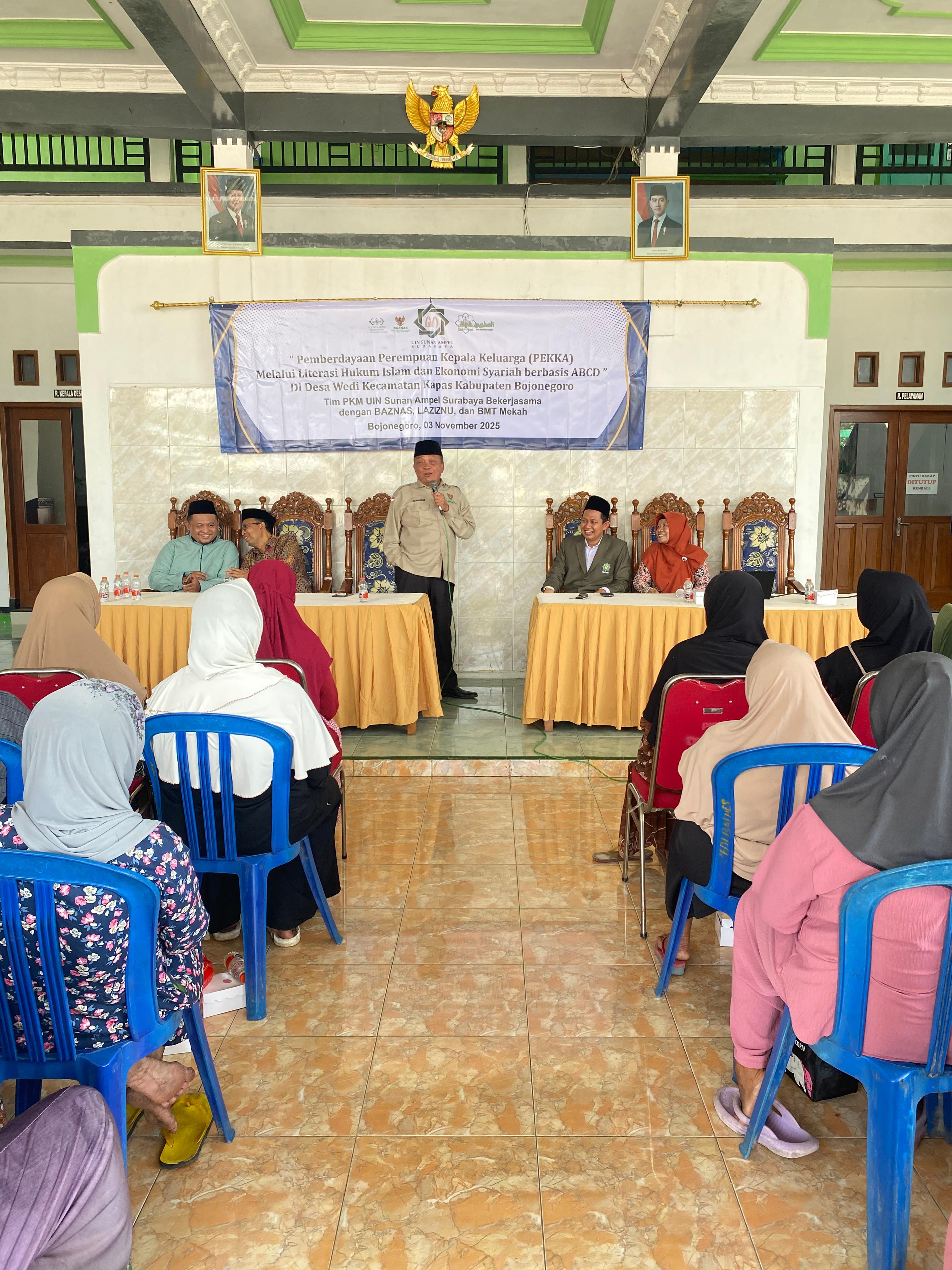 PEMBERDAYAAN: Wahid Priyono Ketua Baznas Bojonegoro saat menyampaikan materi di Program Pekkadi komunitas marginal Desa Wedi, Kecamatan Kapas,