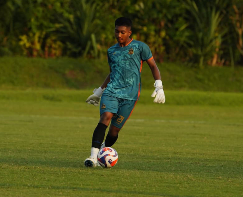 JAGA GAWANG: M. Zidane Redha Az Zuhayr mulai meniti karirnya sebagai kiper Bhayangkara FC U-14.