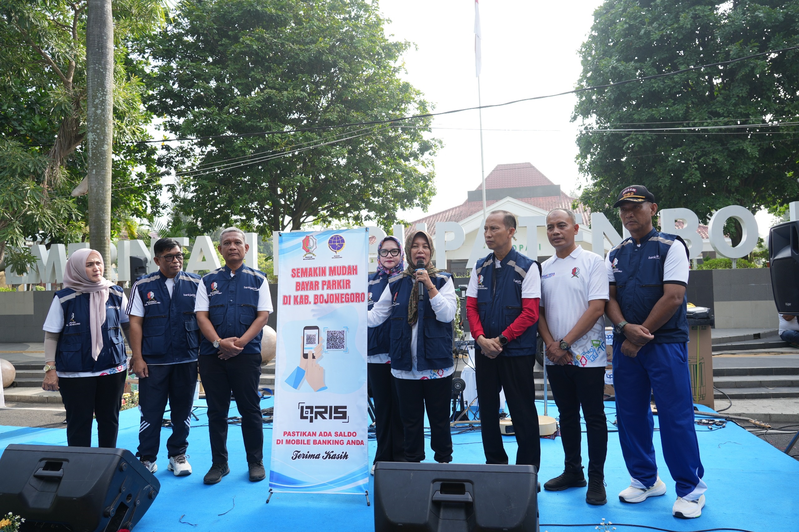 ANTI KORUPSI: Wakil Bupati Bojonegoro Nurul Aziziah bersama Forkopimda, Kepala Bakorwil, Sekretariat Daerah, Kepala OPD, Camat, dan masyarakat peringati Hakordia dan Gebyar Sadar Pajak 2025.