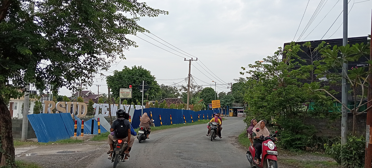 BELUM SELESAI: Pembangunan fisik RSUD belum selesai. Terutama di bagian belakang dan samping gedung. Meski ditarget beroperasi mulai bulan ini.