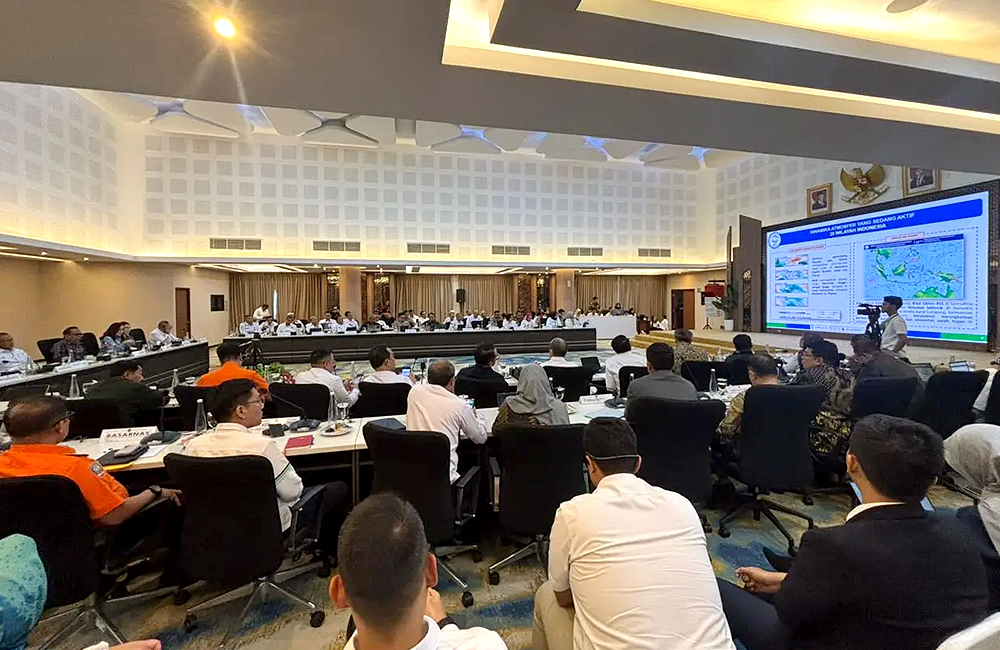 BMKG bersama BNPB, pemerintah daerah, dan sejumlah BUMN strategis lakukan Operasi Modifikasi Cuaca (OMC) di sejumlah daerah berisiko tinggi bencana.