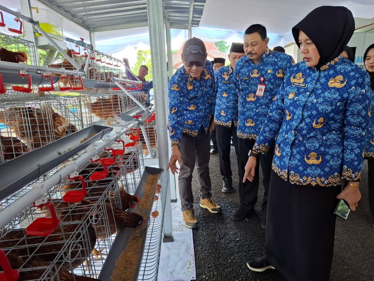 TERJUN LAPANGAN: Wakil Bupati Nurul Azizah memantau langsung realisasi program gayatri di lapangan, tahun ini pemkab menganggarkan Rp 95,2 miliar