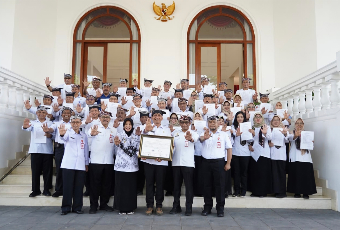 OPTIMISTIS: Bupati Setyo Wahono didampingi Wakil Bupati Nurul Azizah bersama kepala OPD di lingkup Pemkab Bojonegoro berkomitmen penyerapan APBD 2026 dimulai awal tahun