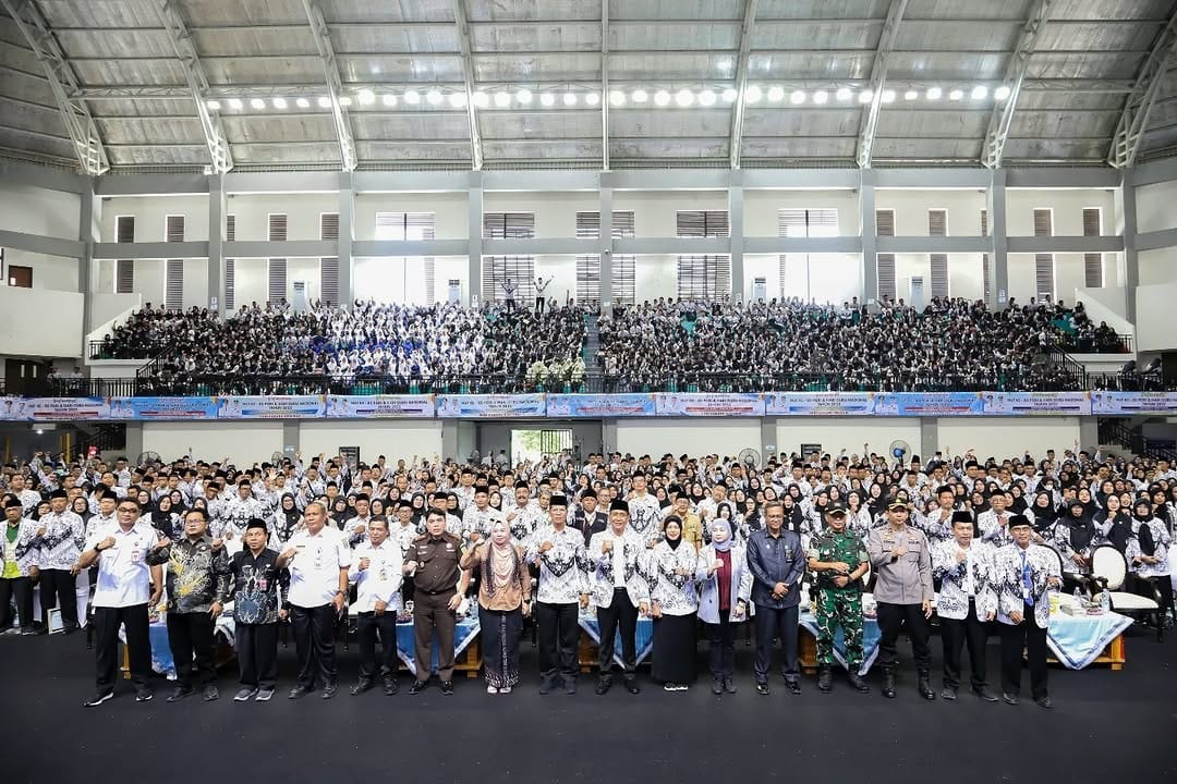 HUT PGRI: Pemkab Bojonegoro menggelar puncak peringatan HUT PGRI ke-80 PGRI dan Hari Guru Nasional tahun 2025 di GOR Utama Bojonegoro, Rabu (10/12)