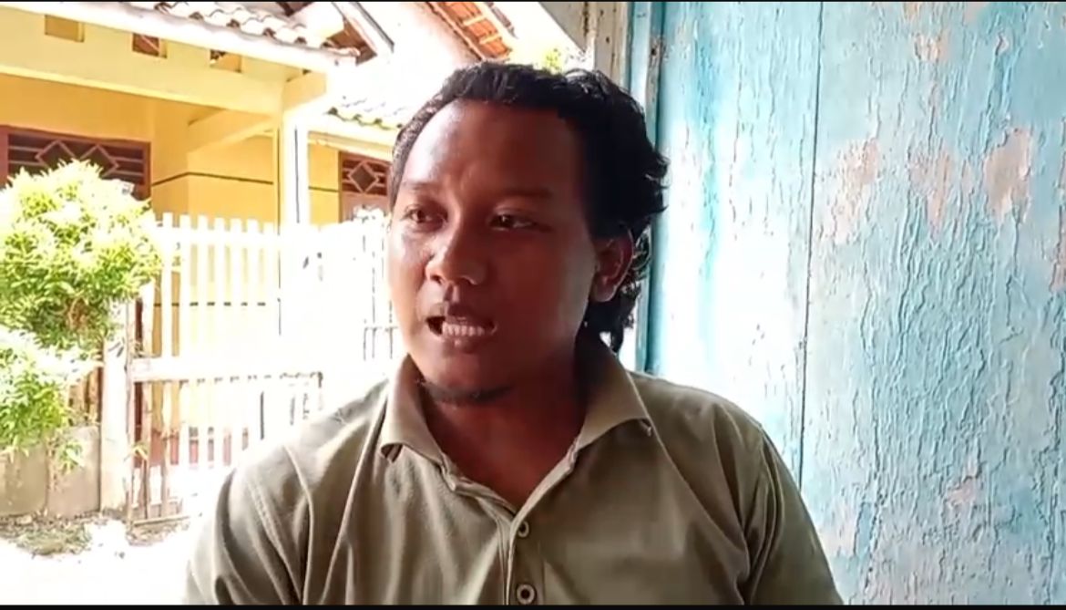 PENYELAMAT: Sosok Aditya Edo, warga setempat di dekat TKP laka air Sungai Lusi menyelamatkan dua nyawa.