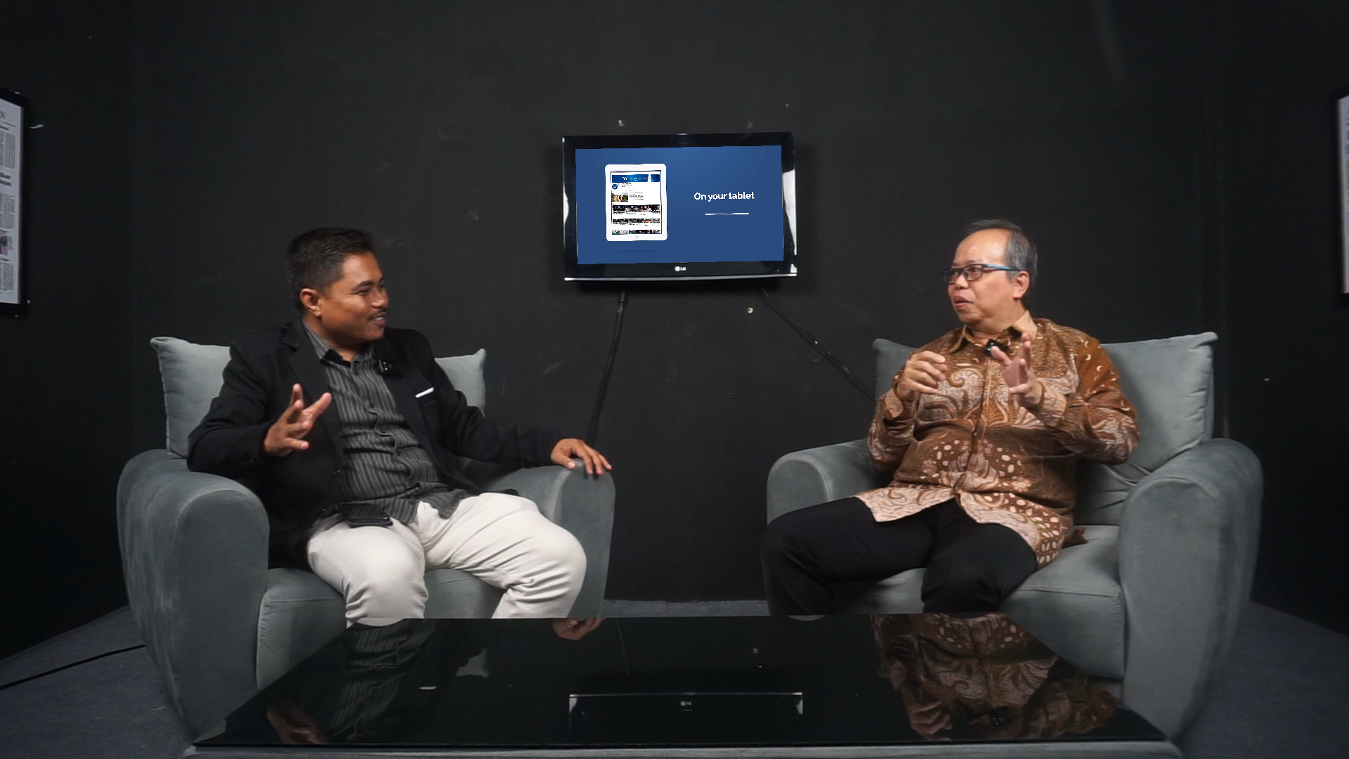 Direktur Informasi Publik Direktorat Jenderal Komunikasi Publik dan Media Kementerian Komunikasi dan Digital (Komdigi), Dr. Nursodik Gunarjo saat mampir ke studio Podcast Radar Bojonegoro