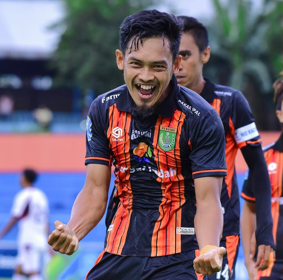 Bayu Nugroho merayakan gol ke gawang Persika Karanganyar pada JHumat sore (12/12).