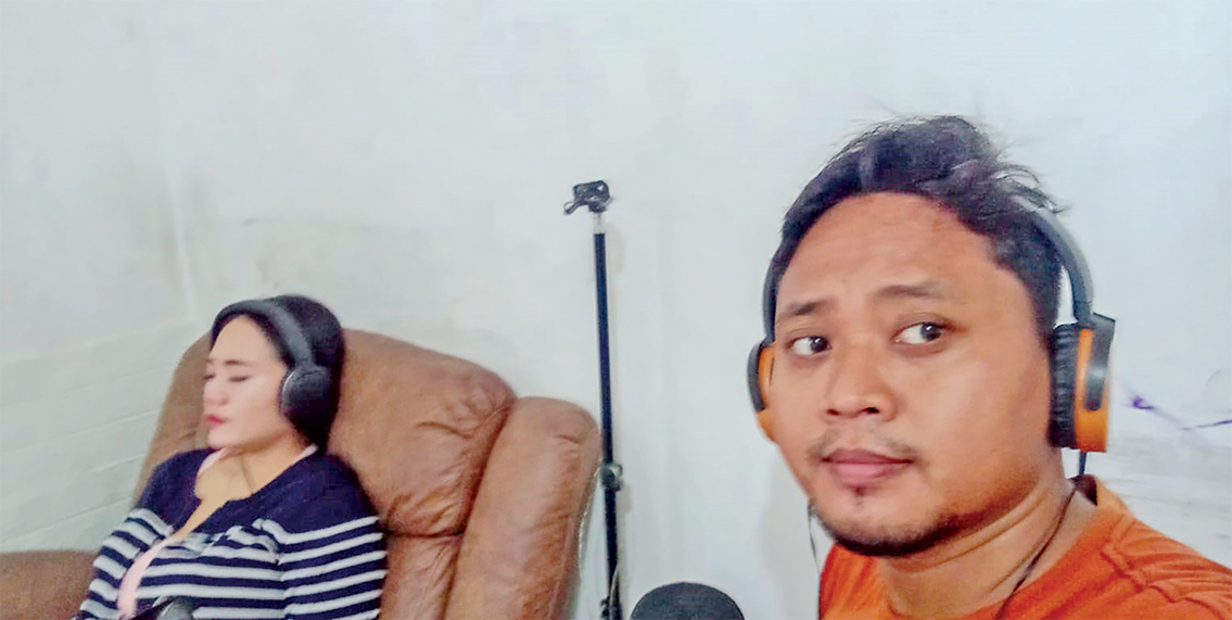 METODE HIPNOTIS: M. Muhklisin menekuni bidang hipnoterapi menggunakan metode hipnotis.
