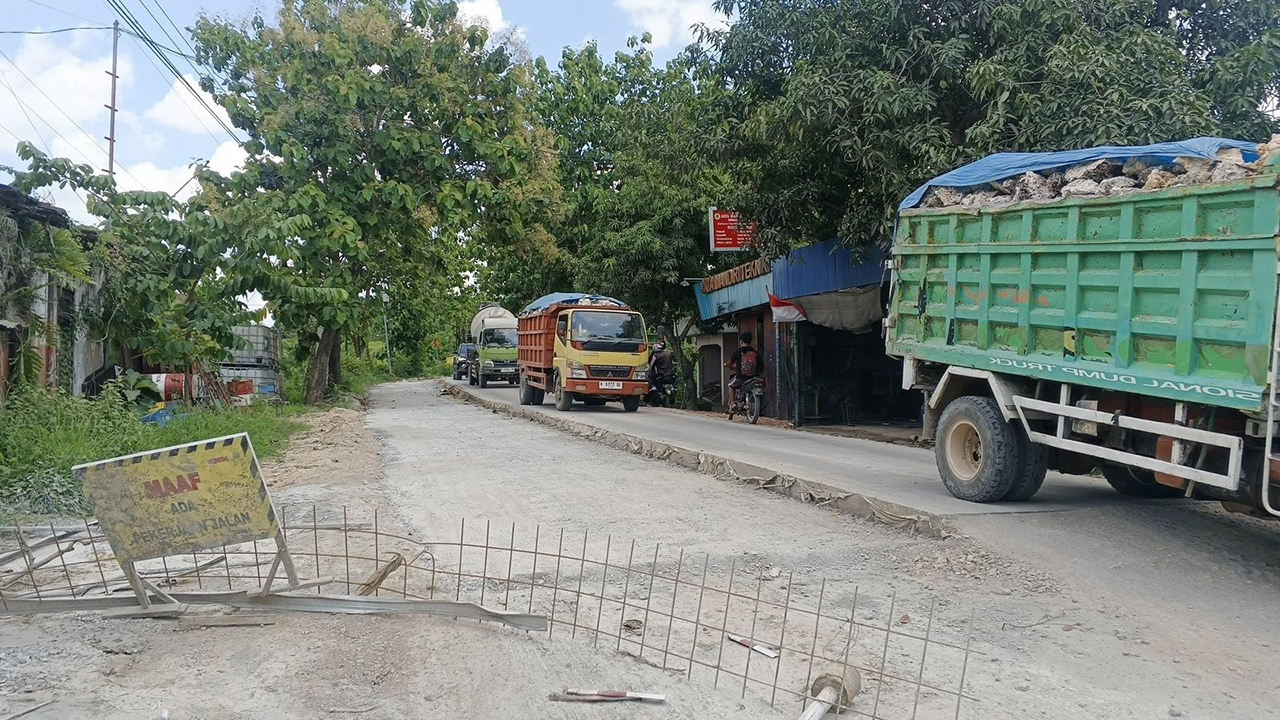 BELUM RAMPUNG: Potret proyek ruas Jalan Jepon-Bogorejo yang melebihi tenggat waktu pengerjaan.