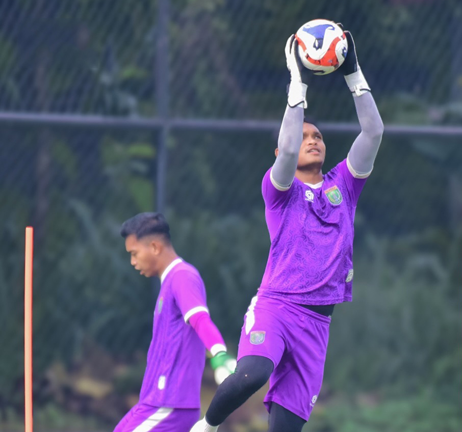 JELANG LAGA: Sesi latihan rutin skuad Persibo menjelang laga kontra Rans Nusantara FC di Stadion UNS, Sabtu (20/12).