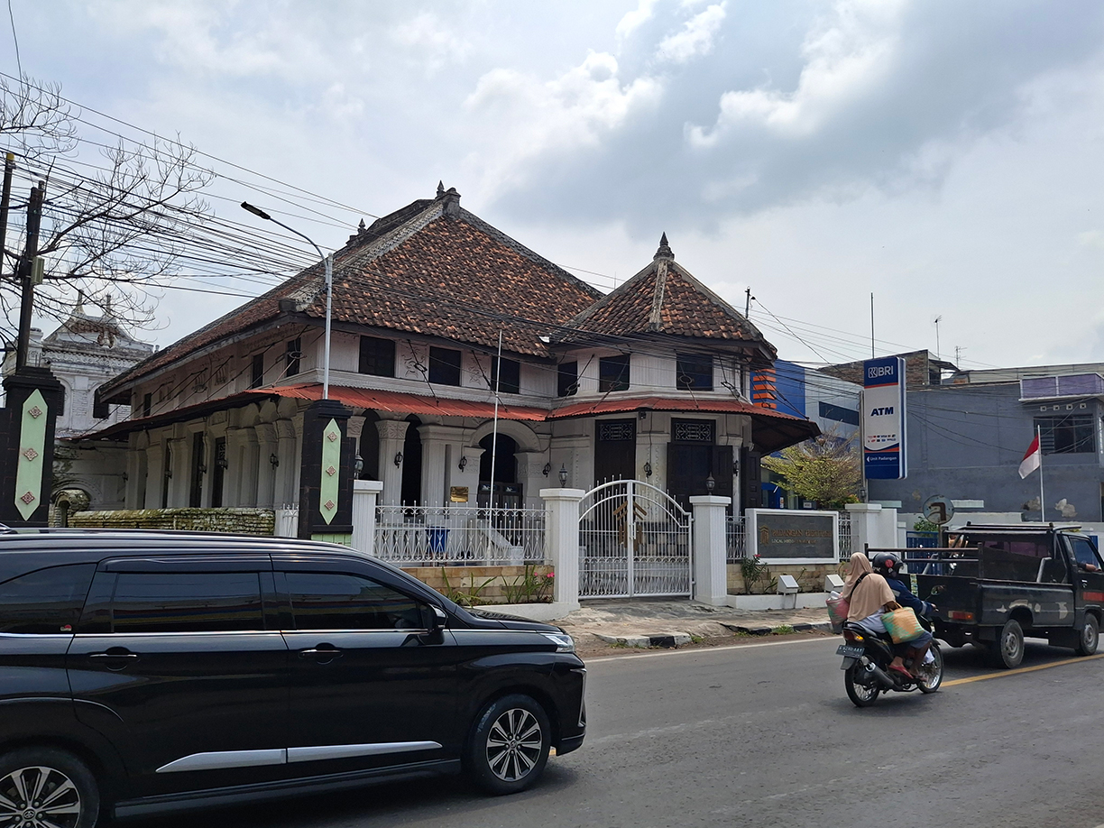 PERADABAN LAMA: Salah satu bangunan tua di Kecamatan Padangan, bukti kecamatan berbatasan dengan Kecamatan Cepu, Kabupaten Blora ini memiliki peradaban yang cukup lama, dibanding pusat Kota Bojonegoro
