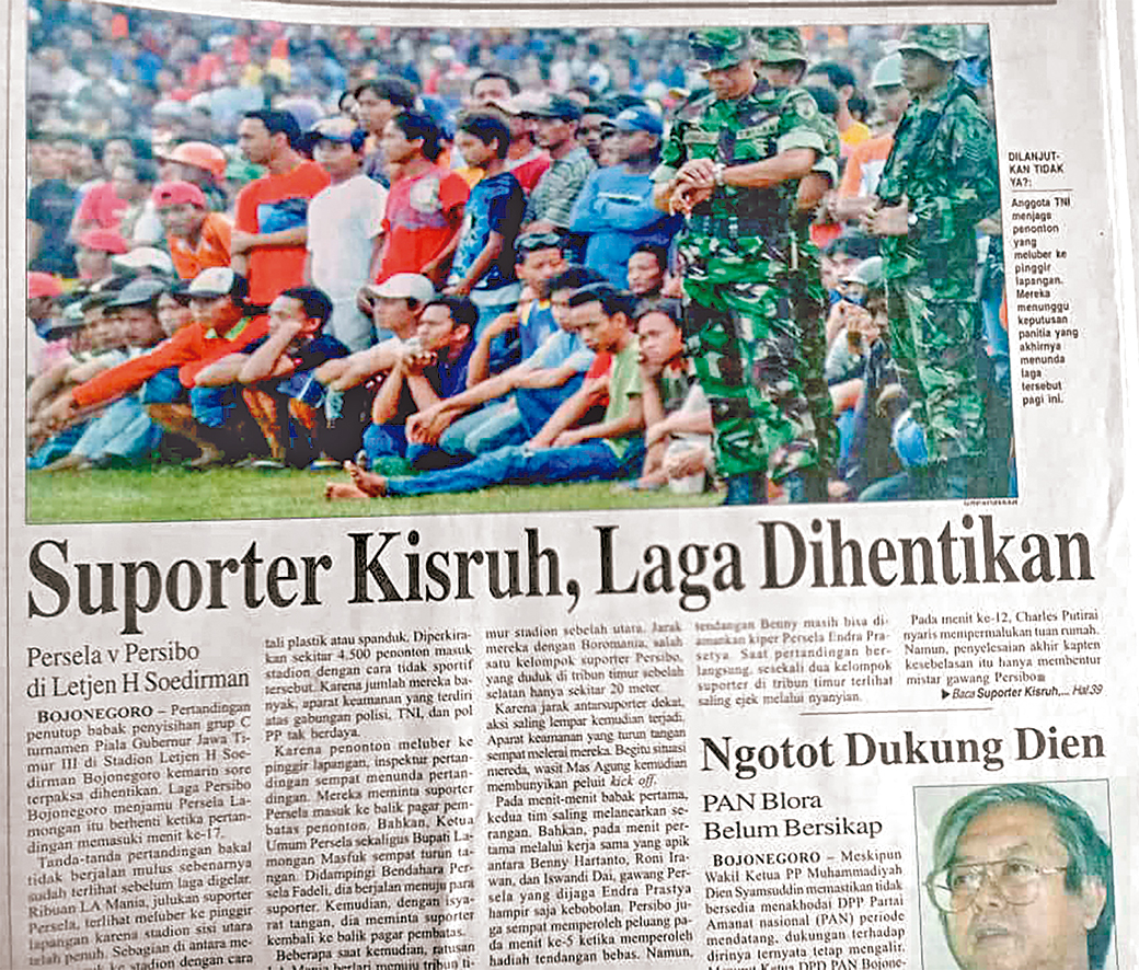 PANAS: Pertandingan Persibo dengan Persela berlangsung panas. Terjadi kericuhan antarsuporter.