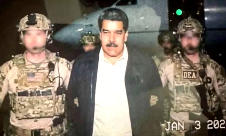 Nicolas Maduro saat dikawal oleh pasukan DEA dan Delta Force AS pada Sabtu (3/1). (Dok. AP)