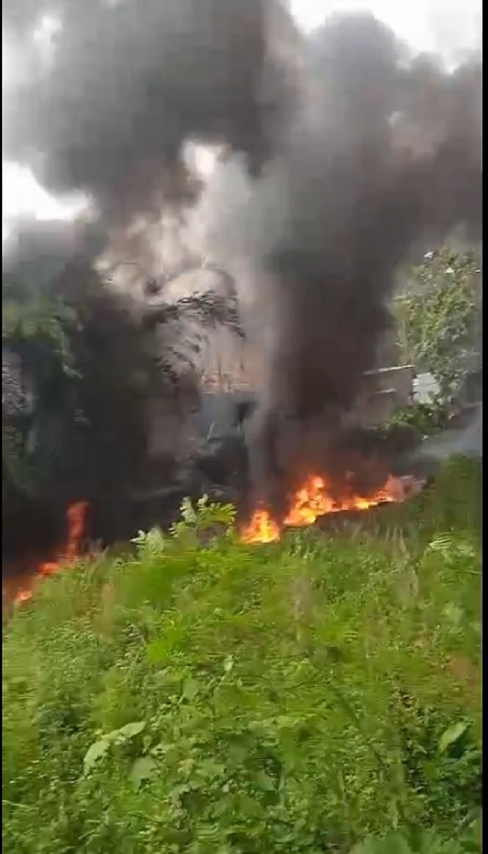 KEBAKARAN: Tangkapan layar kejadian kebakaran sumur rakyat dari video amatir warga Desa Gandu, Kecamatan Bogorejo, Kabupaten Blora.