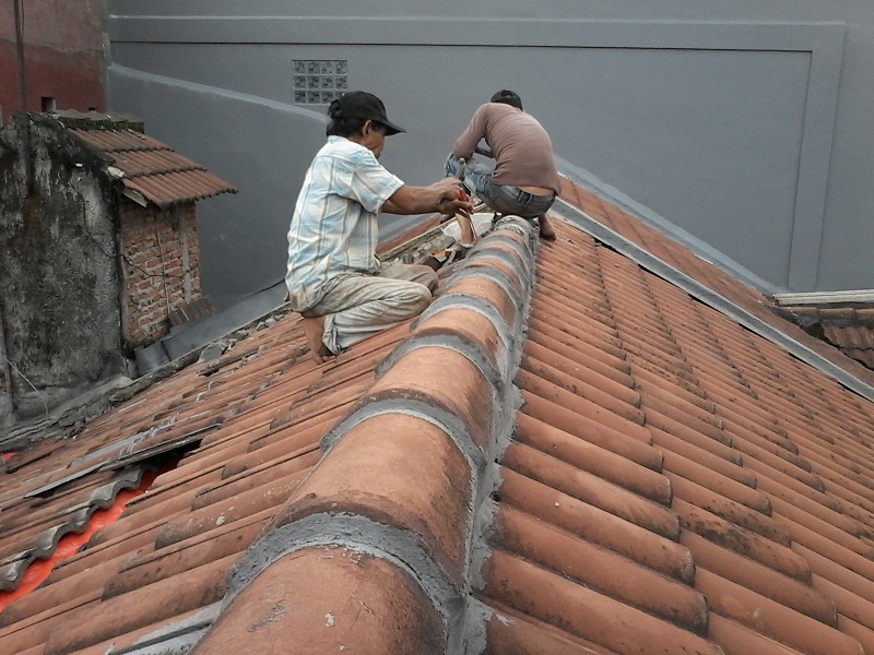 BOCOR: Segera atasi atap rumah yang bocor.