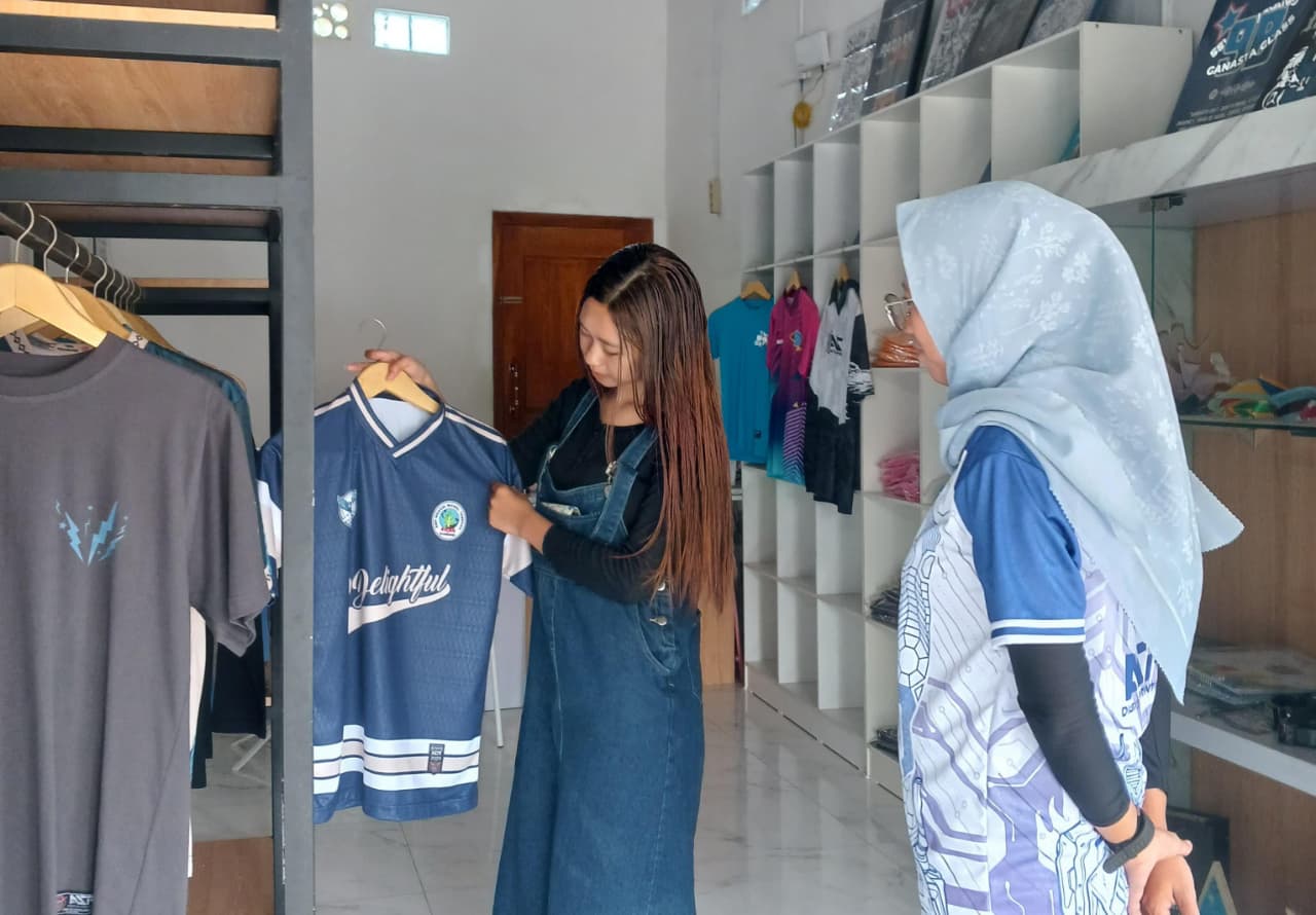 BISNIS: Geliat bisnis garmen di Bojonegoro.