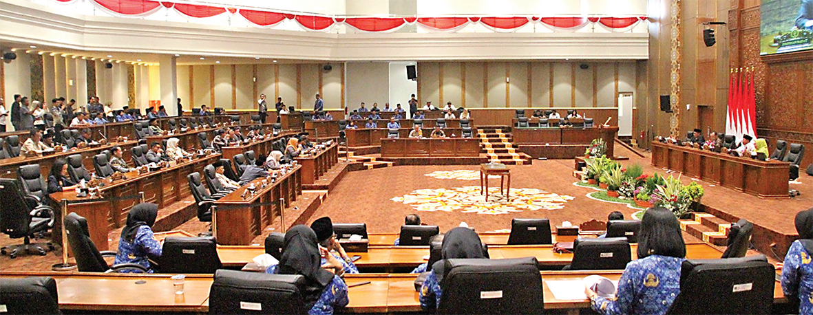 PARIPURNA: Fraksi PDI Perjuangan bersama enam fraksi lainnya mengesahkan perda tentang KTR