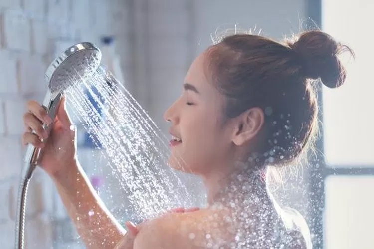 KEBIASAAN: Ada fakta tersembunyi di balik orang yang suka mandi lama.