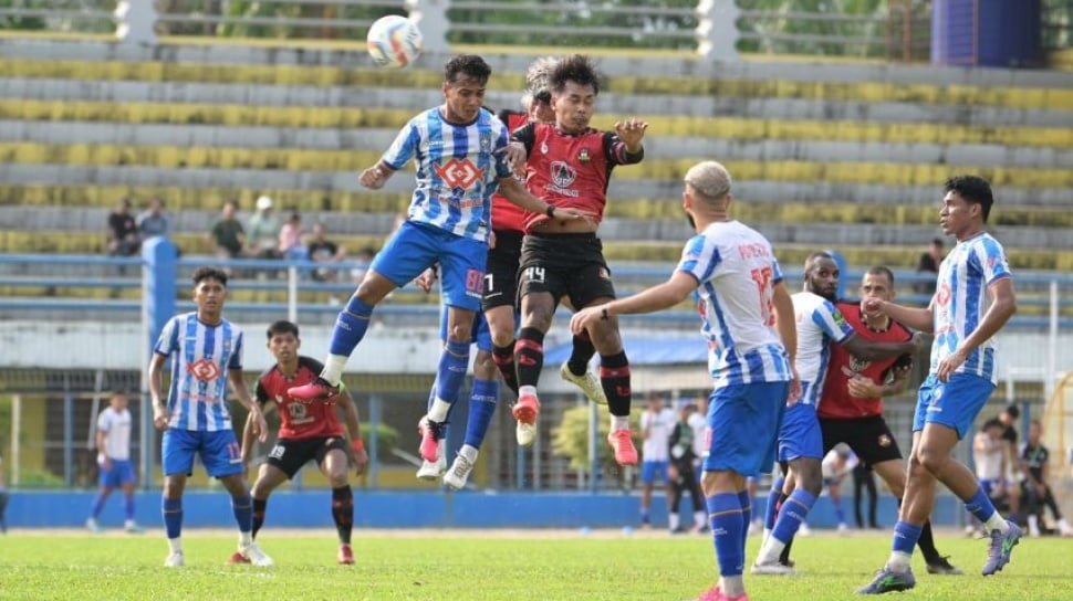 PEGADAIAN CHAMPIONSHIP: PSPS Pekanbaru vs Persekat Tegal.