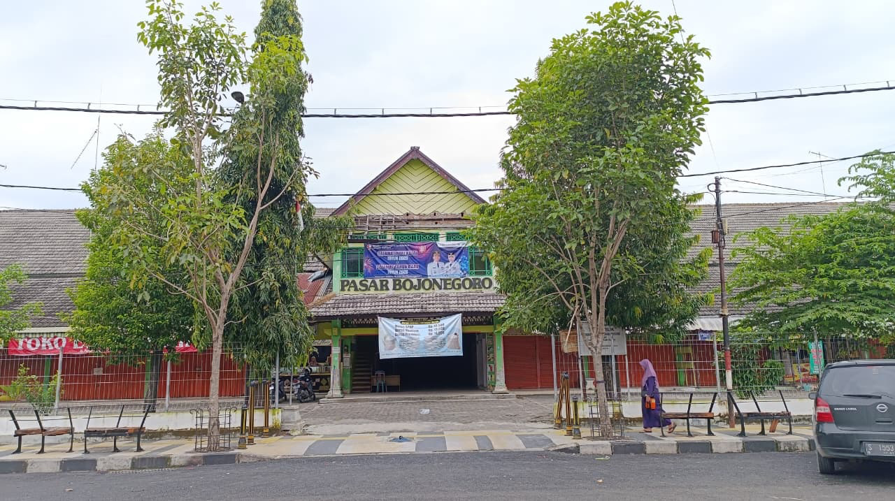 PASAR KOTA: Kondisi tampak depan Pasar Kota Bojonegoro ketika akhir pekan.