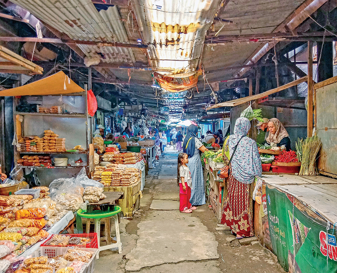 BUTUH PERBAIKAN: Bagian dalam Pasar Kota kerap digenangi air ketika diguyur hujan deras.