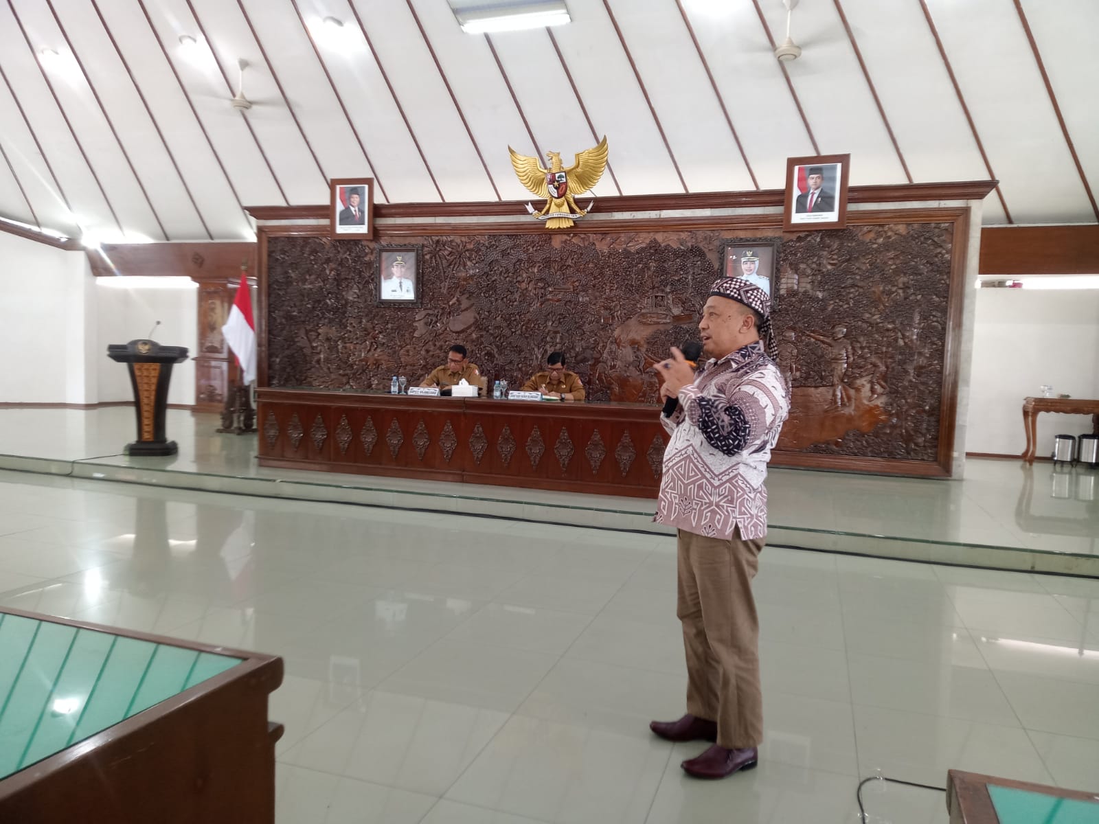 SAPA BUPATI: Warga saat menyempaikan aspirasi dalam acara sapa bupati kemarin.