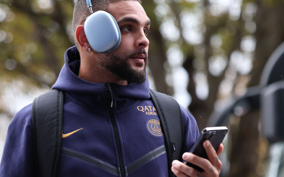 Layvin Kurzawa saat masih bergabung dengan PSG