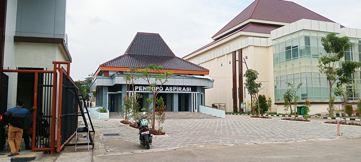 DISOROT: Publik pertanyakan fungsi berbagai fasilitas di gedung DPRD, termasuk pendapa aspirasi yang menelan APBD Rp 3,3 miliar.