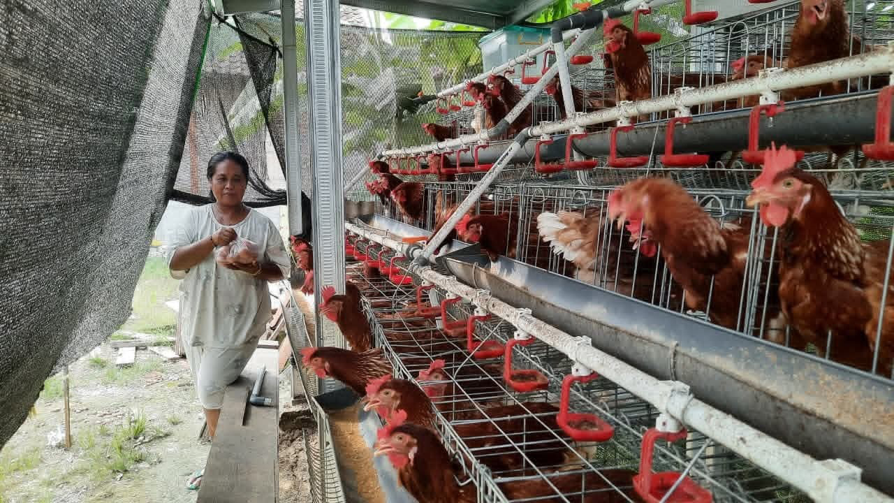 TEKAN KEMISKINAN: Salah satu KPM penerima Gayatri di Kecamatan Bubulan. Pemkab tahun ini bakal menggelontorkan untuk 4.400 KPM.