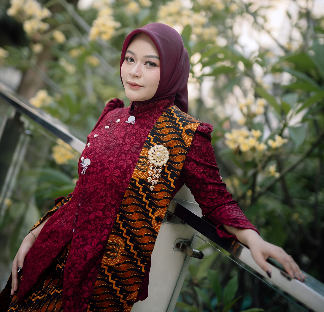 BERKESENIAN: Bunga Maria Ratu Justice fokus berkesenian sebagai sinden dan punya obsesi melestarikan budaya Jawa.