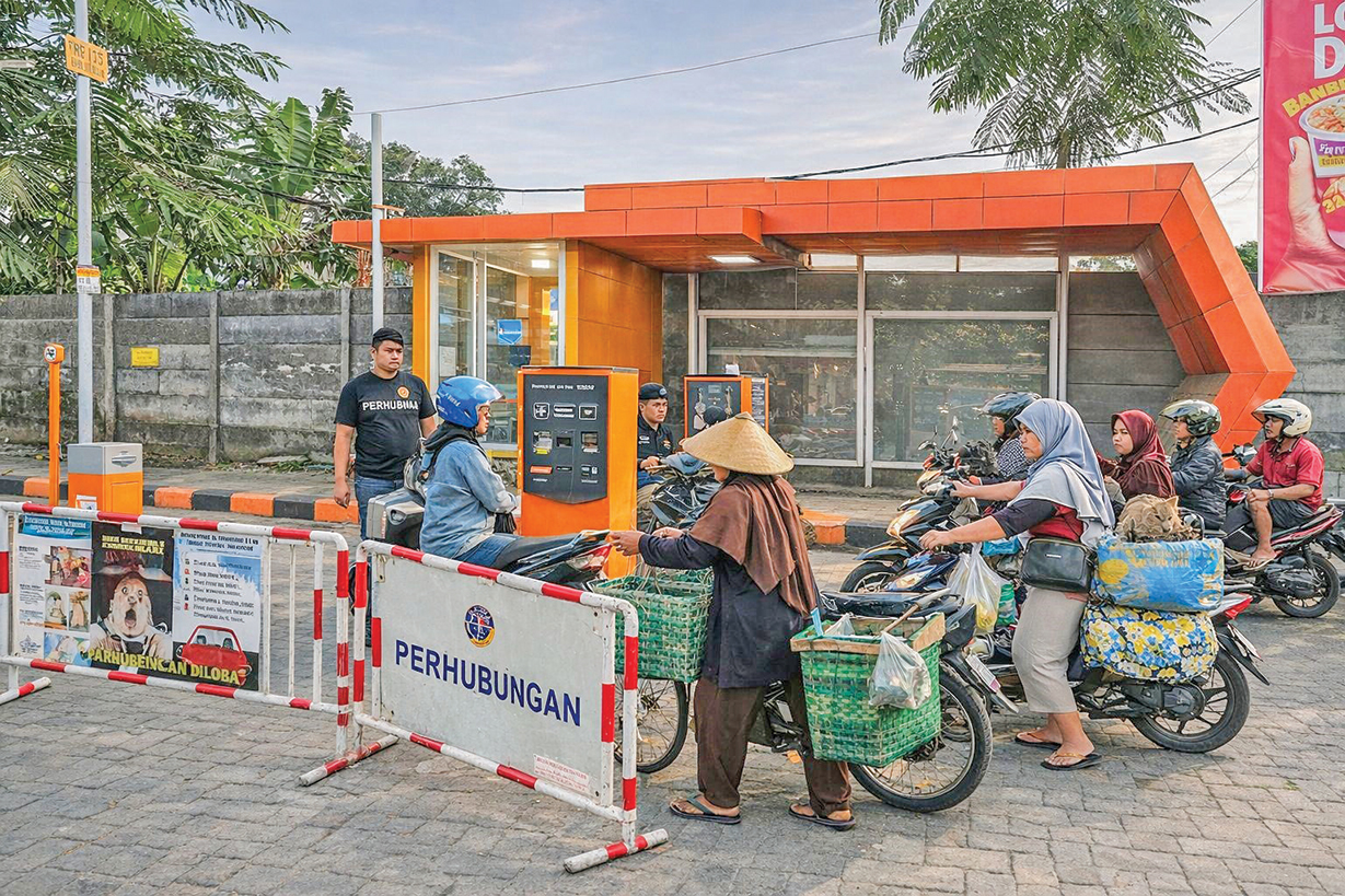 LEBIH TERTATA: Sejak e-parkir diterapkan pada pertengahan tahun lalu berdampak pada PAD di  Pasar Sido Makmur Blora.