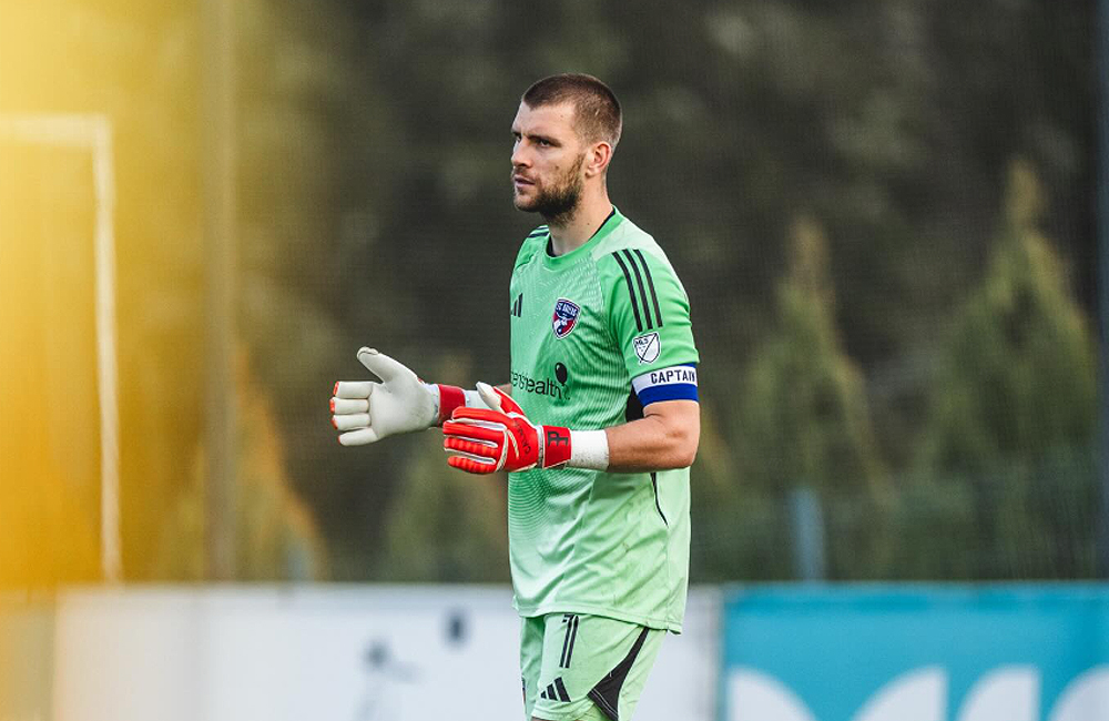 Maarten Paes ketika mengenakan seragam FC Dallas.