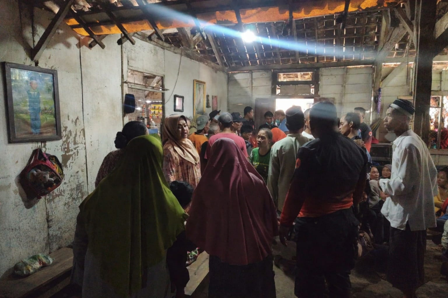 LAKA AIR: Kondisi jenazah dua bocah kembar yang meninggal akibat tenggelam di Sungai Pacal sudah di rumah duka, Jumat (30/1).