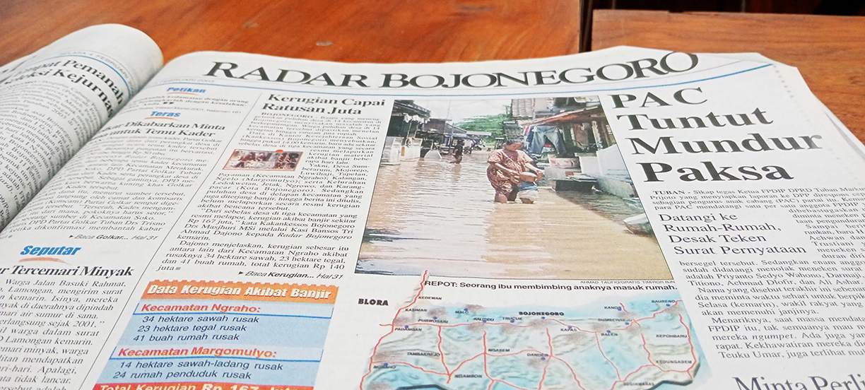 BENCANA MUSIMAN: Banjir menjadi bencana musiman untuk daerah aliran sungai bengawan solo, seperti pada Februari 2003 silam.